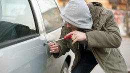 Seguradora deixa de indenizar consumidora, vítima de furto de veículo